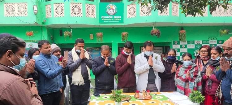 नेपाली काङ्ग्रेस पर्सा क्षेत्र न.१  द्वारा सहिद दिवसको उपलक्ष्यमा मानव सेवा आश्रममा खाना बितरण । 