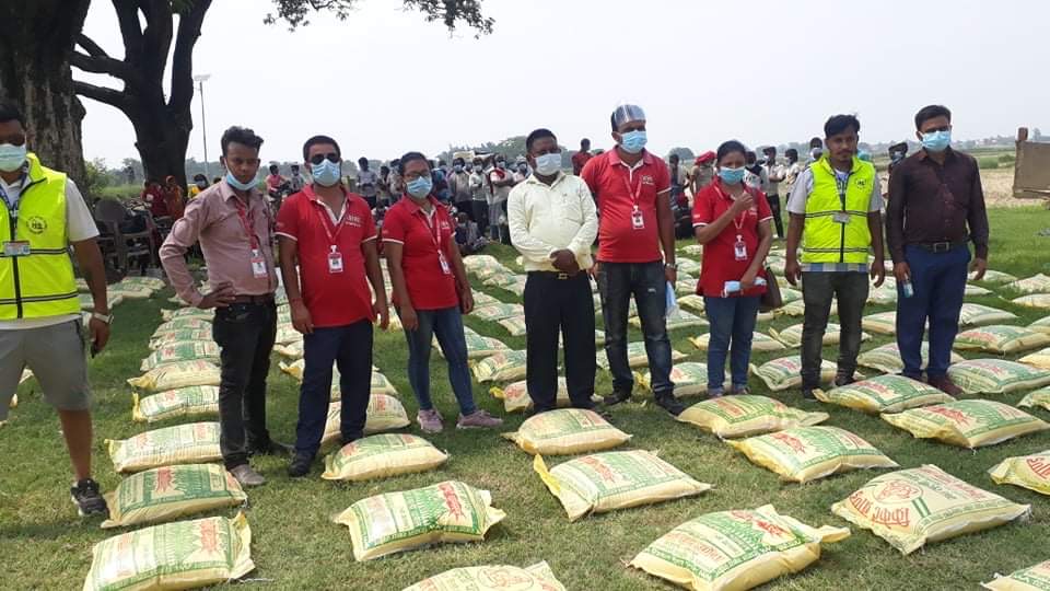 हाम्रो टिम नेपाल र पिसफोर दलितस फाउन्डेसनको सहयोगमा खाद्यान्न राहत वितरण।