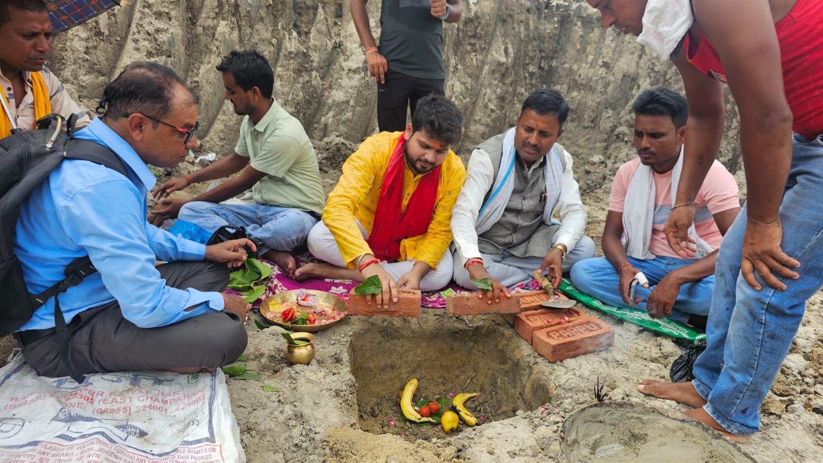 कालिकामाई गापामा वडा कार्यालय र बिधालय भवनको अध्यक्ष गुप्ताद्वारा शिलान्यास