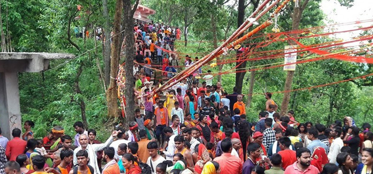 पर्साको दुग्धेश्वरनाथ महादेव मन्दिरमा दशनार्थीको घुइँचो