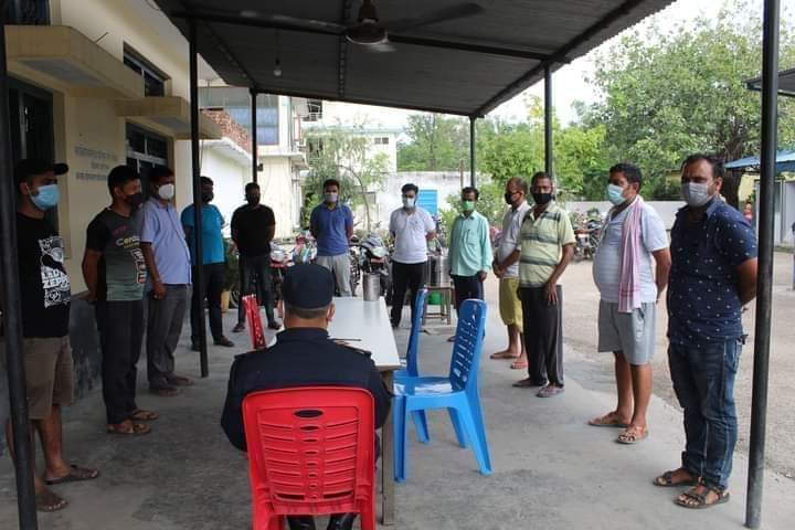 वीरगञ्ज बजारमा निषेधाज्ञा उलंघन गरी पसल खोल्ने पक्राऊ परेकालाई  निषेधाज्ञा अवधिभर पसल नखोल्ने शर्तमा छोडियो।