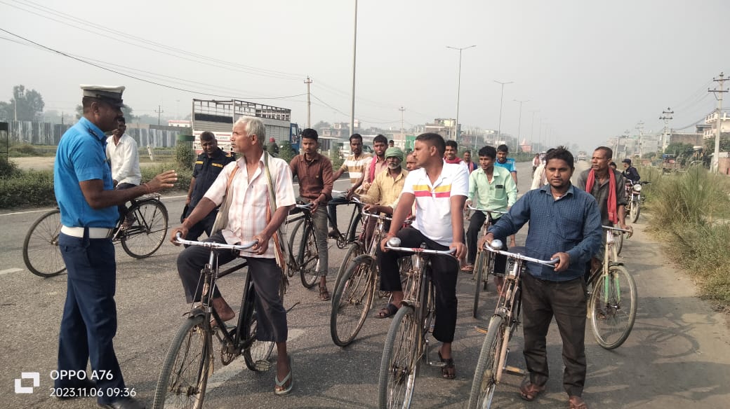 चेकजाँचको नाममा पर्सा ट्राफिकले असुली धन्दा चलाएको आरोप |