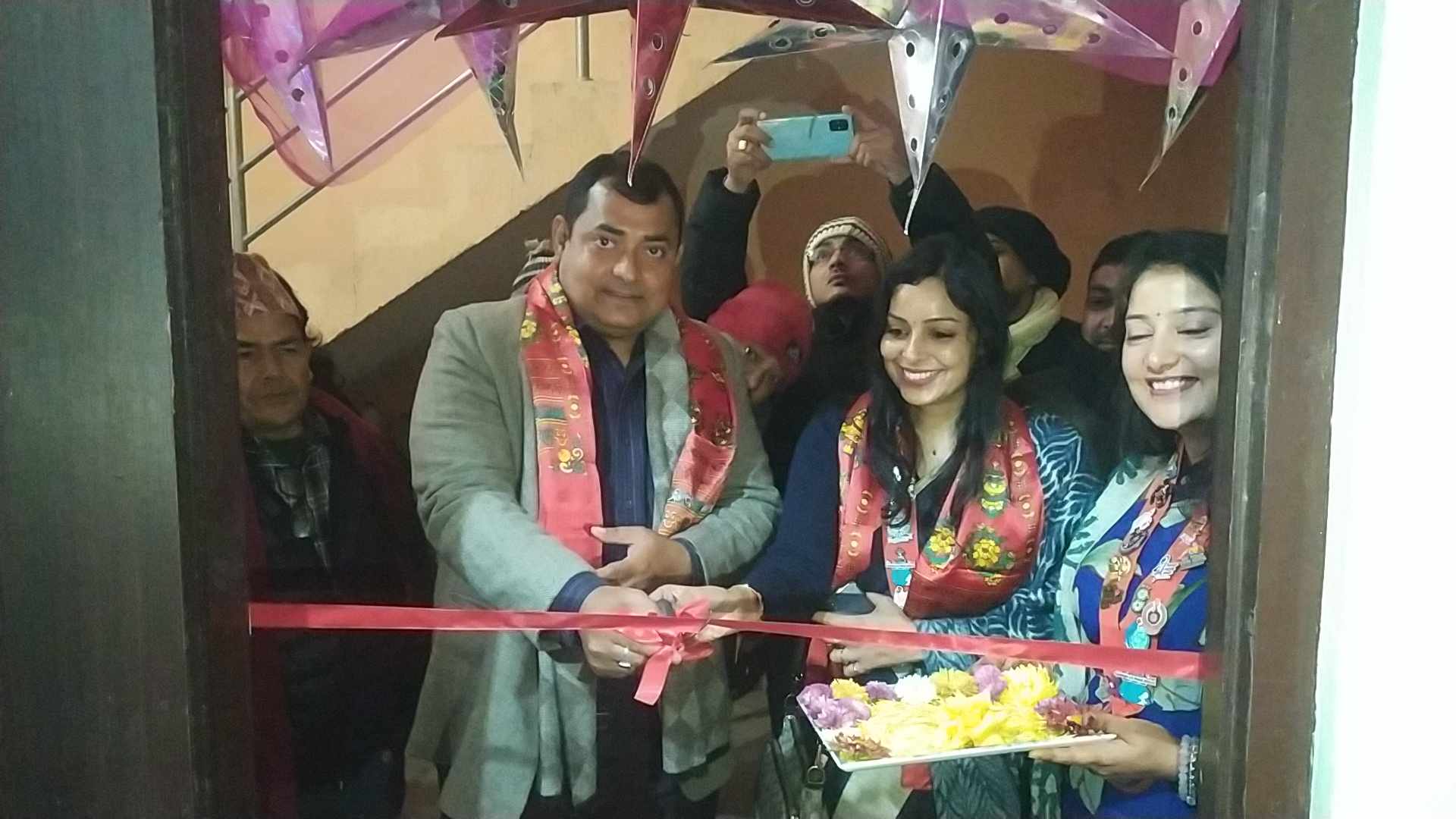 नेपाल पत्रकार महासंघ पर्साको सभाकक्षमा लाईब्रेरी ( पुस्तकालय ) को  उदघाटन