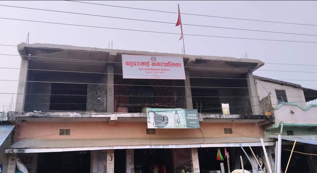 सम्पर्क कार्यालयको नाउँमा पालिकाको प्रमुख प्रशासकिय अधिकृत र लेखा अधिकृतलाई बीरगंजमा क्वाटर ।