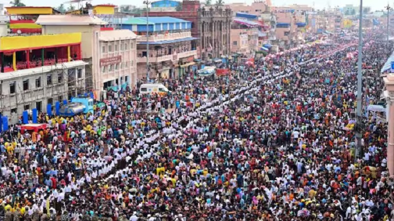 भारतको विहारमा रहेको बाबा सिद्धेश्वर नाथको मन्दिरमा भागदौड मच्चिँदा ७ जनाको ज्यान गयो