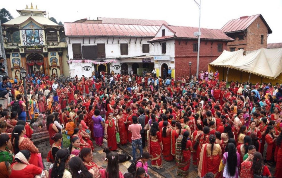 आज साउनको पहिलो सोमबार देशभरका शिवालयहरुमा श्रद्धालुको घुइँचो