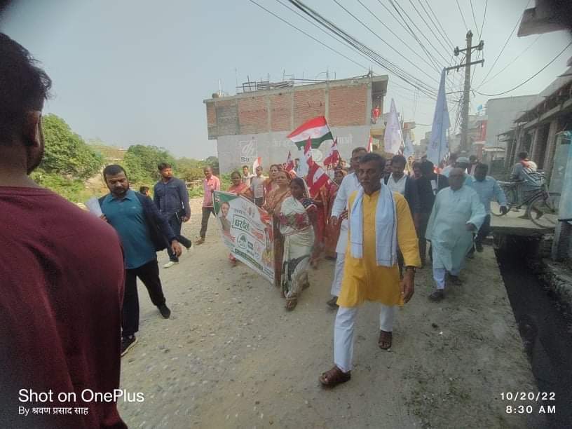 नेता अजय चौरसियाको पक्षमा मत माग्न वीरगन्जका महिलाहरु पनि उत्रिए चुनावी प्रचारमा