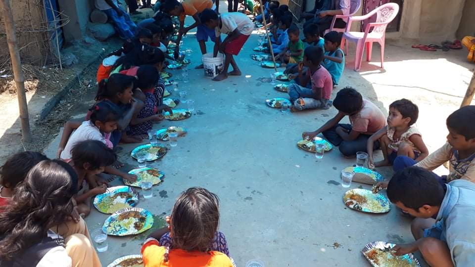 दलित बालबालिकाको शिक्षामा पहुँच तथा विद्यालय टिकाउ तथा गुणस्तरीय शिक्षाको लागि अभियानको लागि खाना खुवाउने कार्यक्रम।