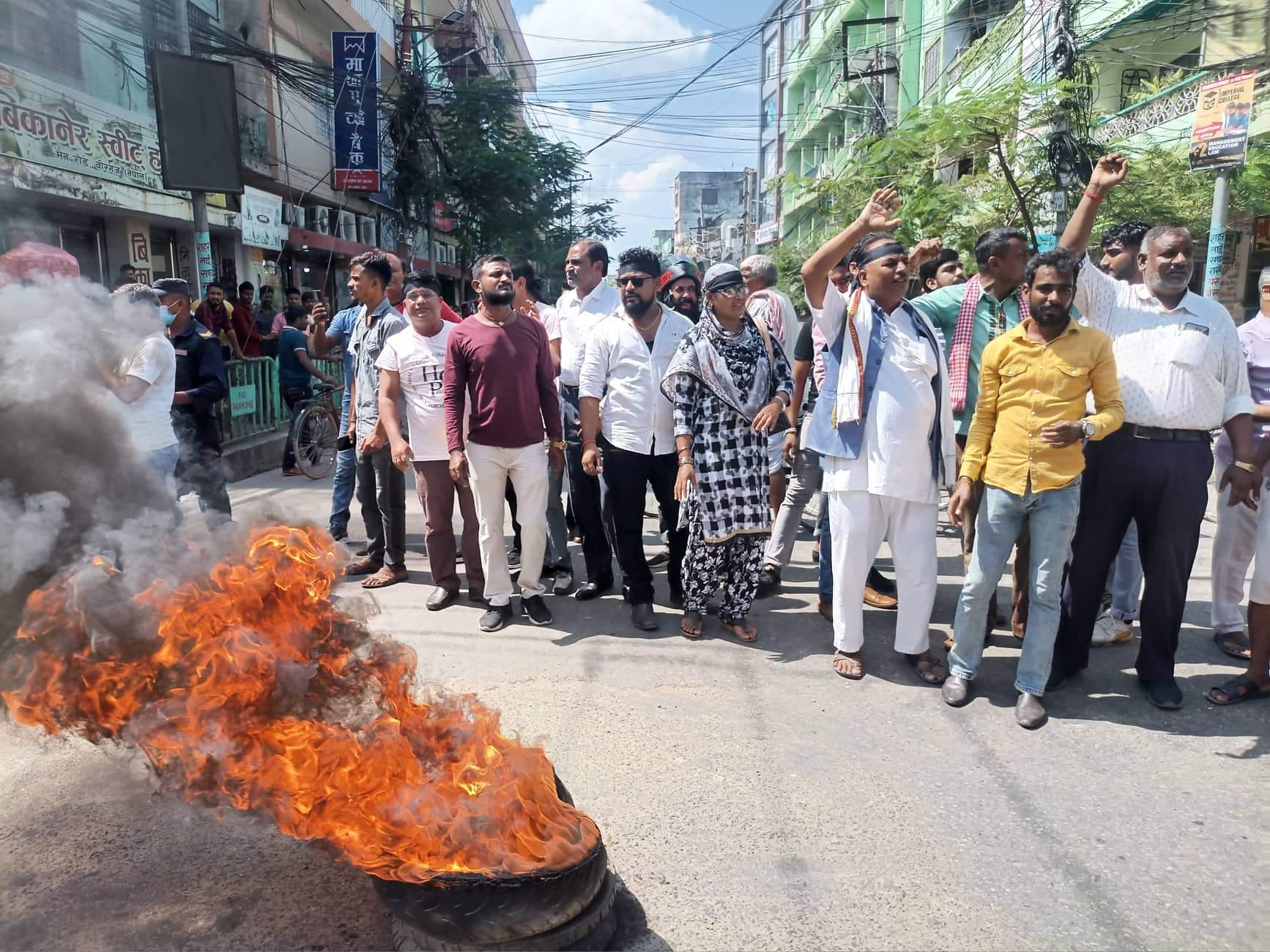 वीरगञ्जमा राष्ट्रपति भण्डारीको राजीनामा माग, असंवैधानिक कदमविरुद्ध प्रदर्शन 