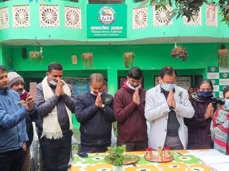 नेपाली काङ्ग्रेस पर्सा क्षेत्र न.१  द्वारा सहिद दिवसको उपलक्ष्यमा मानव सेवा आश्रममा खाना बितरण । 