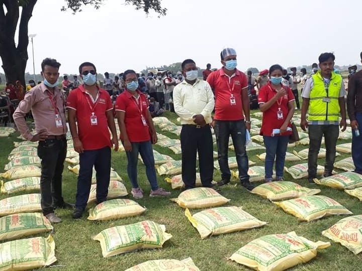 हाम्रो टिम नेपाल र पिसफोर दलितस फाउन्डेसनको सहयोगमा खाद्यान्न राहत वितरण।