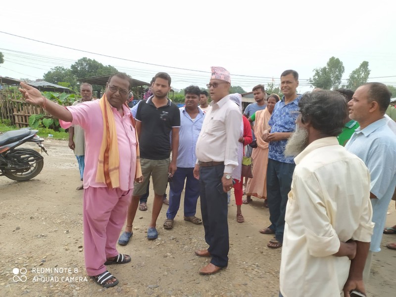 जलमग्न,निकास खोल्न मेयर चौधरी र उप-मेयर महतो पुगे घटना स्थल