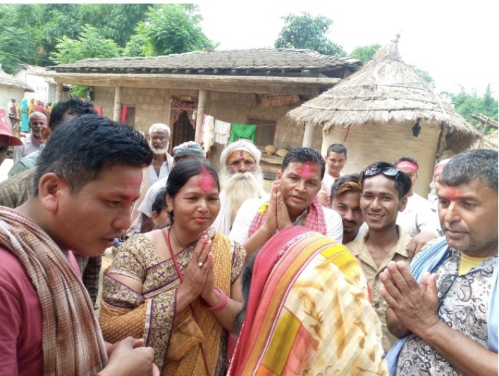 पटेर्वासुगौलीको गादीमा नेकपा एमालेको घरदैलो, उत्साहित जनताहरुले गरे स्वागत