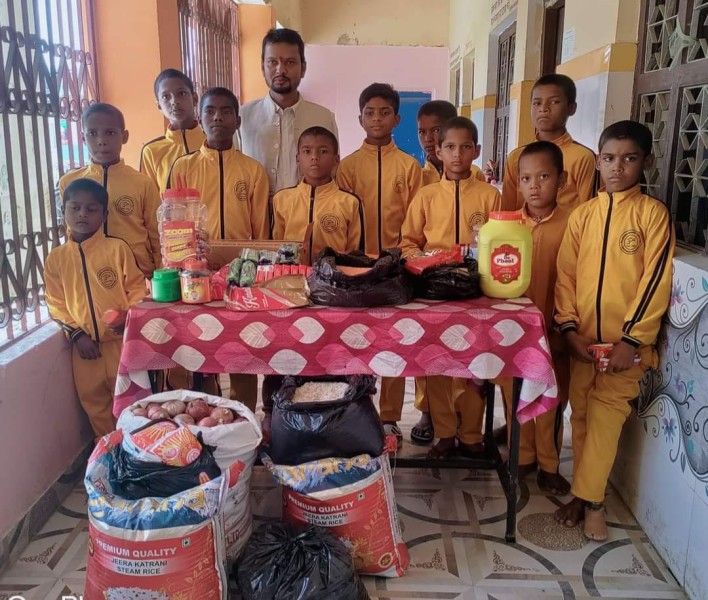 जन्मदिनको अवसरमा अनाथ बालबालिकालाई पत्रकार पटेलद्वारा खाद्यान्न सामग्री वितरण 