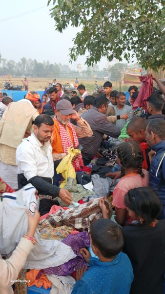 वीरगन्ज कपडा बैंकद्वारा गढिमाइ मेलामा निशुल्क कपड़ा बितरण