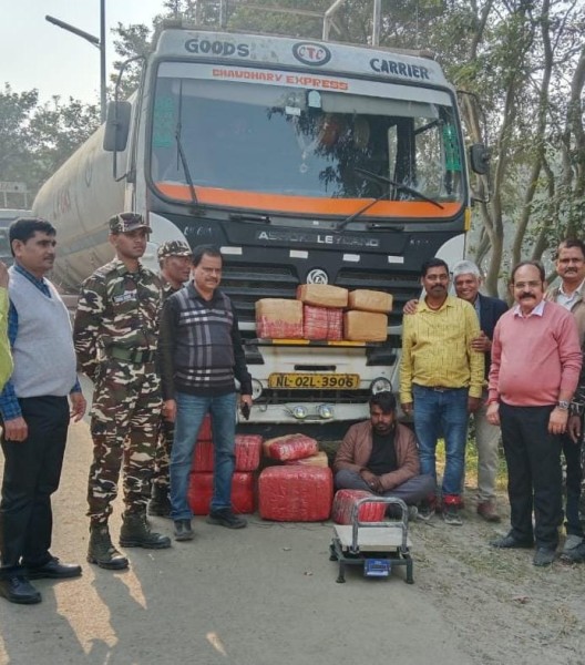 अन्तर्राष्ट्रिय सीमा रक्सौलमा एलपीजी ग्यास ट्याङ्करको लरीबाट ठूलो परिमाणमा गाजा बरामद