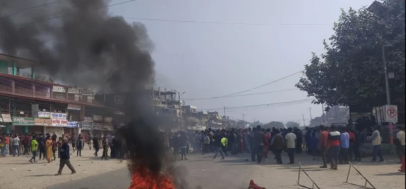 प्रेम सम्बन्धलाई लिएर धनुषामा झडप, प्रहरीद्वारा ९ सेल अश्रुग्यास प्रहार