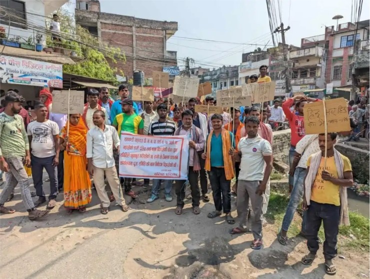 विरगंजको अलौमा लागेको महायज्ञमा दलितलाई प्रवेश गर्न रोक लगाएपछि विरोध प्रदर्शन