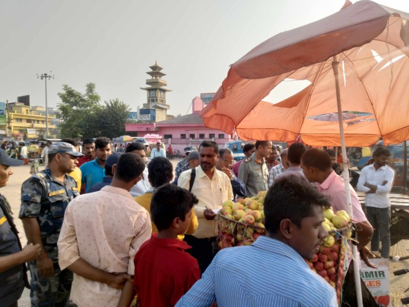 वाणिज्य कार्यालयको नेतृत्वमा वीरगंज बजारको अनुगमन ।