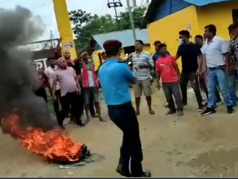 पोखरिया युवा समाजद्वारा नगरपालिका बिरुद्ध प्रदर्शन।