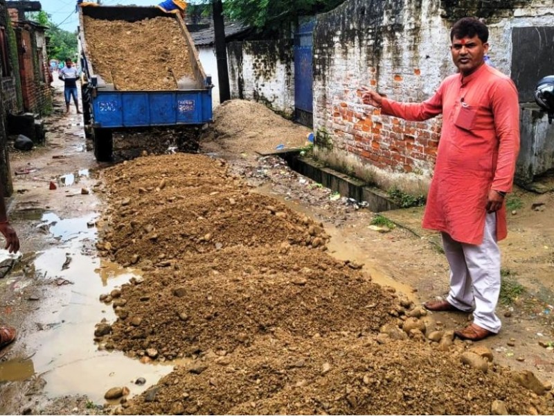 गाउँपालिकाले ध्यान नदिएमा एमालेका युवा नेता गुप्ताले व्यक्तिगत खर्चबाट गराए बाटो मर्मत।