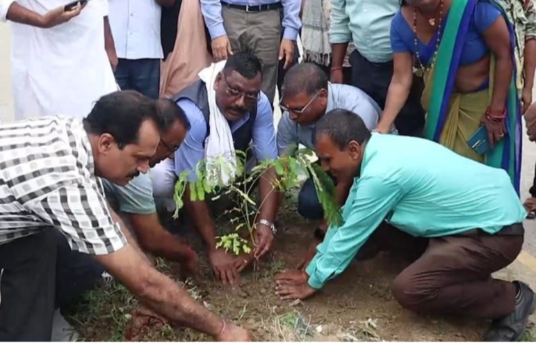 राष्ट्रिय वृक्षरोपण दिवसको अवसरमा  मधेशका आठ वटै जिल्लामा वृक्षरोपण अभियान शुरु