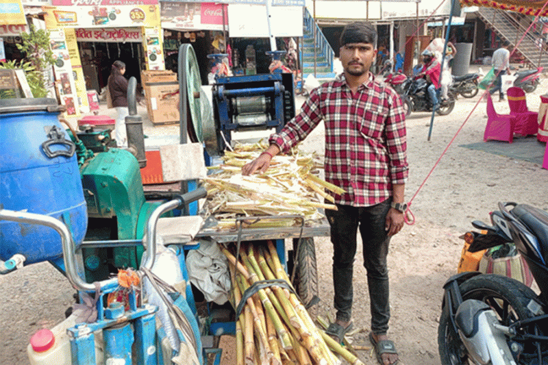 विदेशबाट फर्केर उखुको जुस बेच्दै पञ्चलाल साह, मासिक ४० हजार आम्दानी