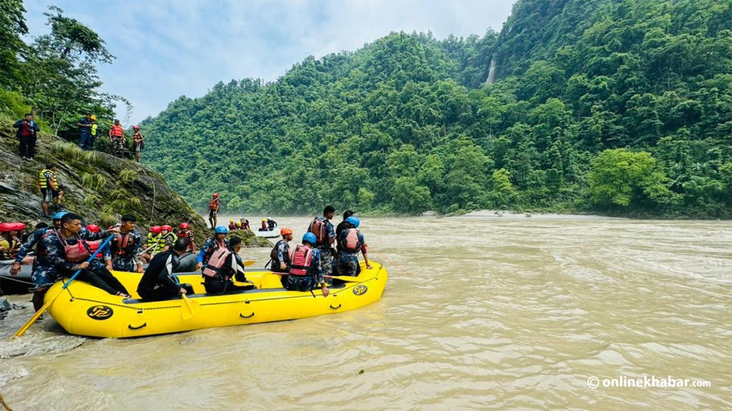 त्रिशूलीमा बेपत्ता बस र शवको खोजीका लागि भारतीय उद्धार टोली खटियो