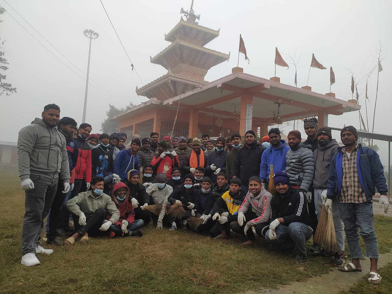 युवाहरु मठमन्दिर सरसफाईमा सक्रिय , एकै दिन तीन मन्दिर सरसफाई